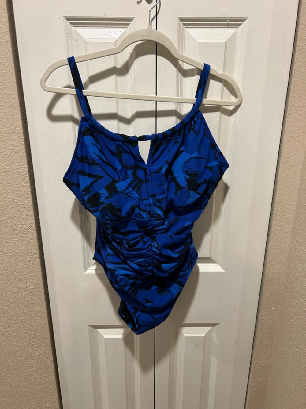 MagicSuit Kat Keyhole High Neck One Piece Swimsuit , size 14 - Picture 2 of 5